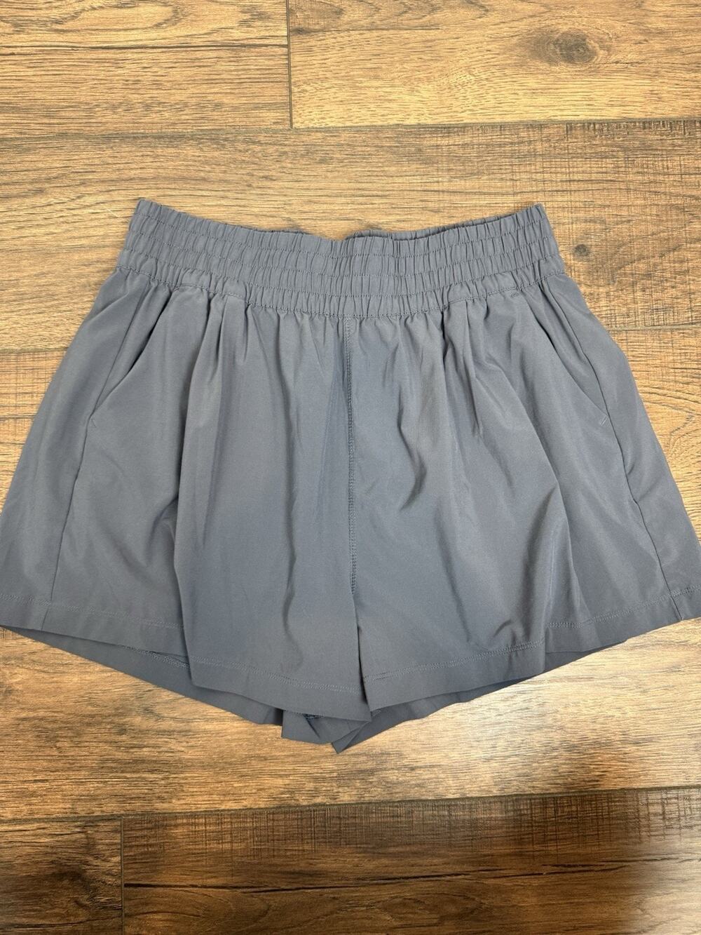 Vuori Villa Short Mallorca Grey Athletic Casual Travel Comfort VW3015 Size Large